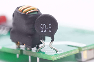 5D-5熱敏電阻用于機(jī)樂堂30W快充充電器